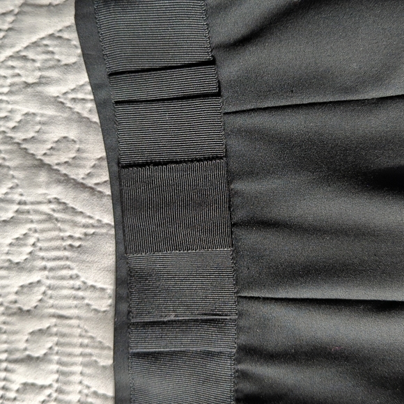 Pleated black mini skirt, size 4 - Picture 2 of 7